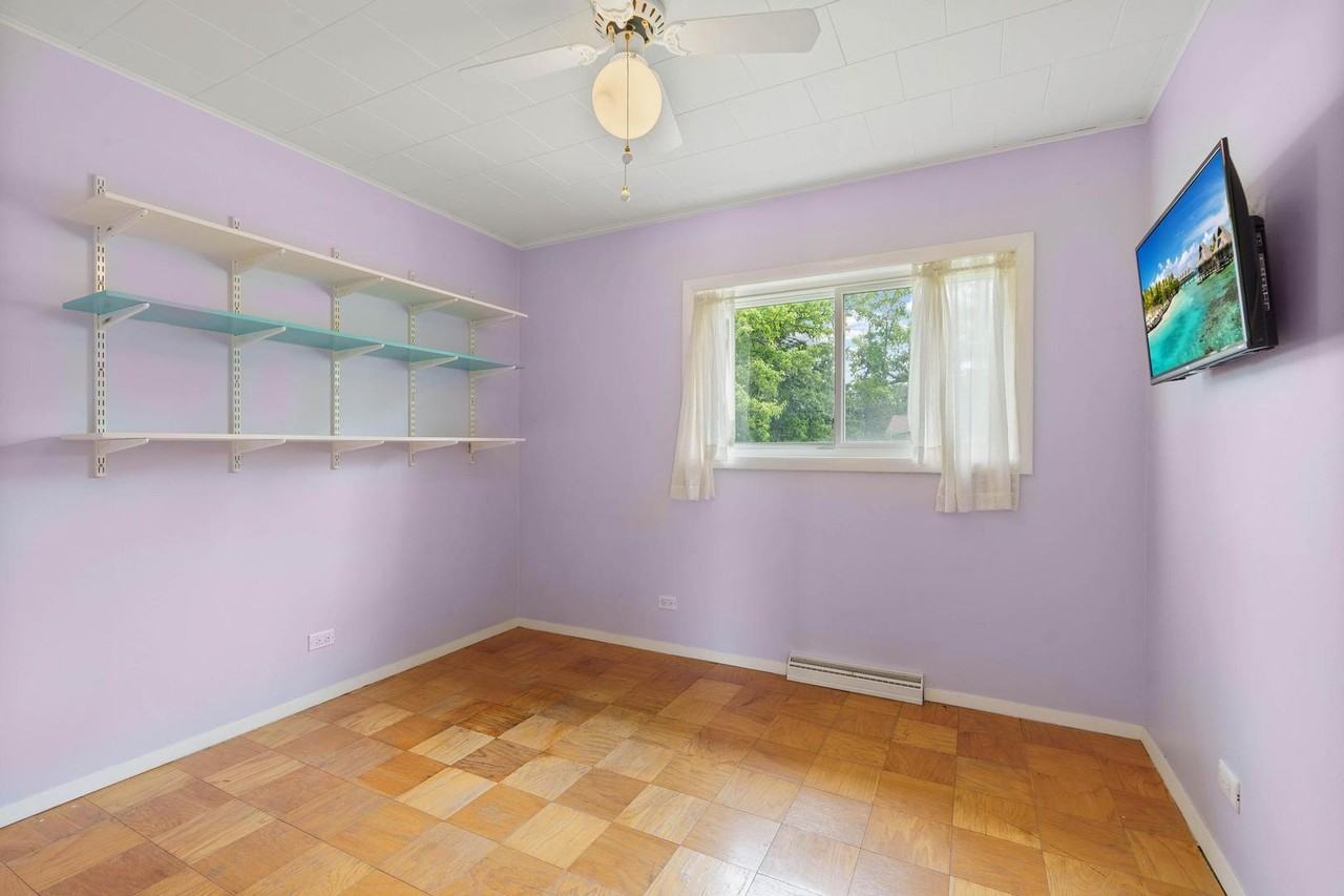 818 Leahy Cir - Photo 5 of 32