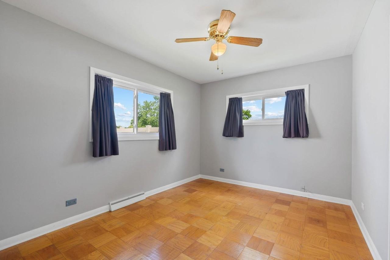 818 Leahy Cir - Photo 7 of 32