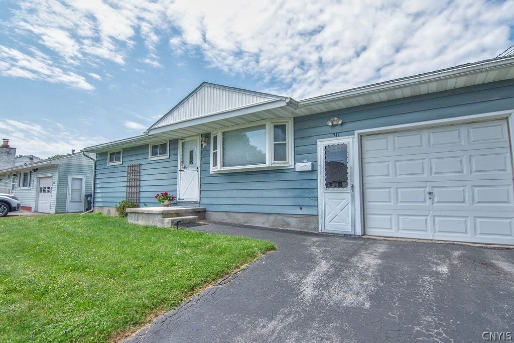 311 Swansea Ave - Photo 5 of 37