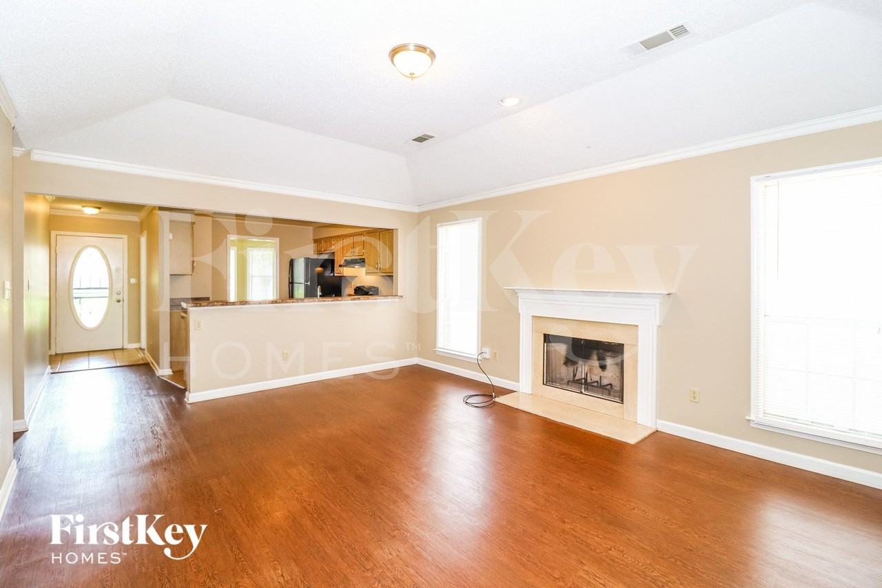 8930 Lake Springs Cv - Photo 4 of 15