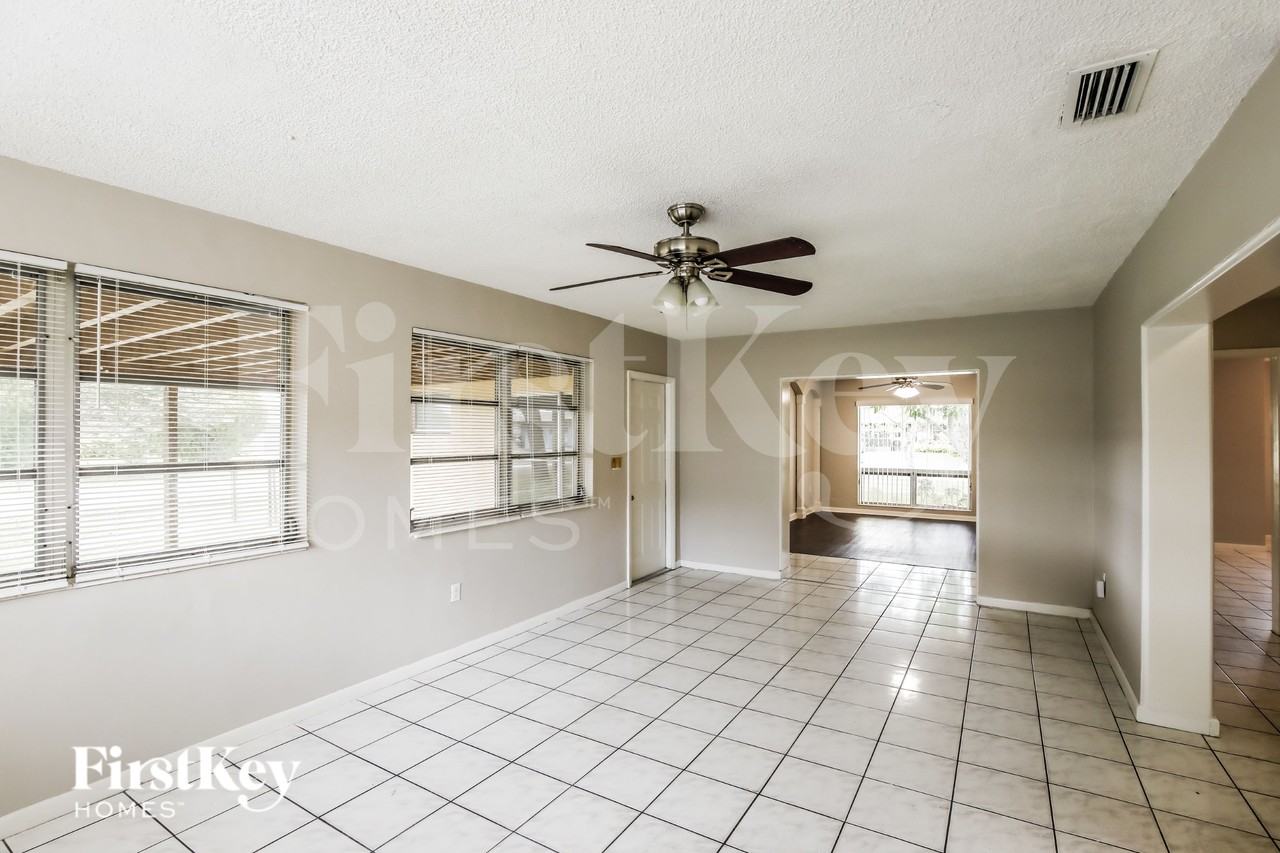 4896 Nwcourt - Photo 2 of 19