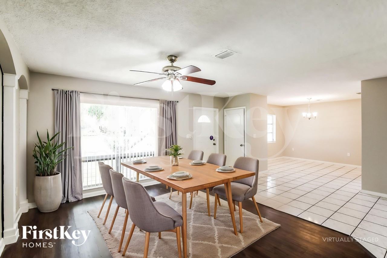 4896 Nwcourt - Photo 6 of 19