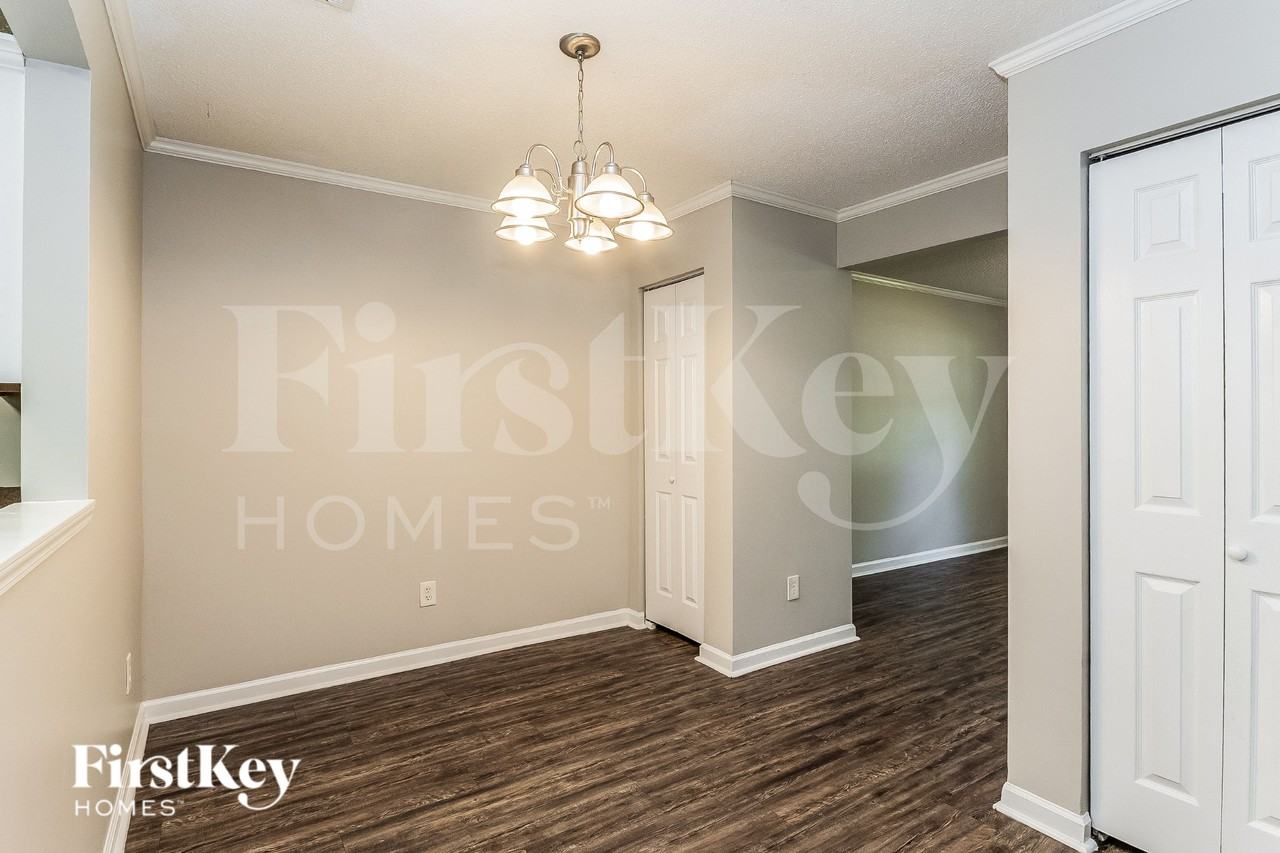 423 Aberdeen Circle Cir - Photo 4 of 19