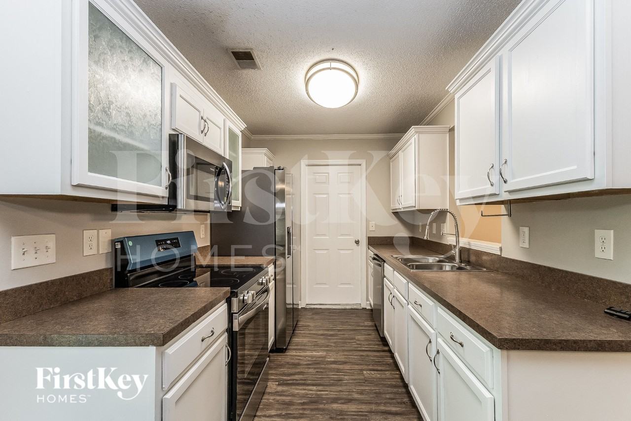 423 Aberdeen Circle Cir - Photo 6 of 19