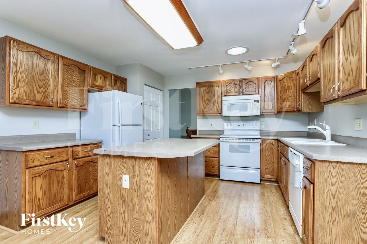 3741 Majestic Ct - Photo 5 of 16
