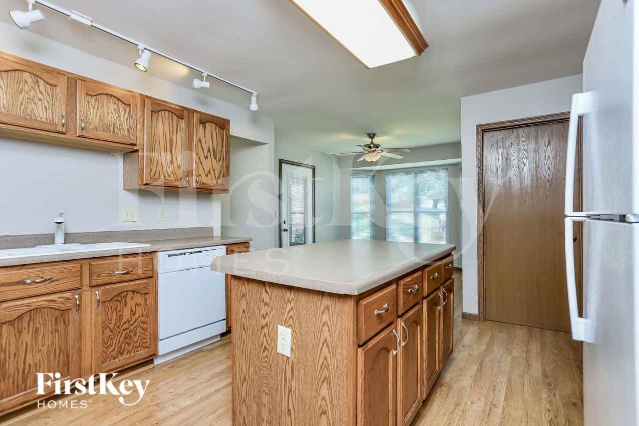 3741 Majestic Ct - Photo 6 of 16