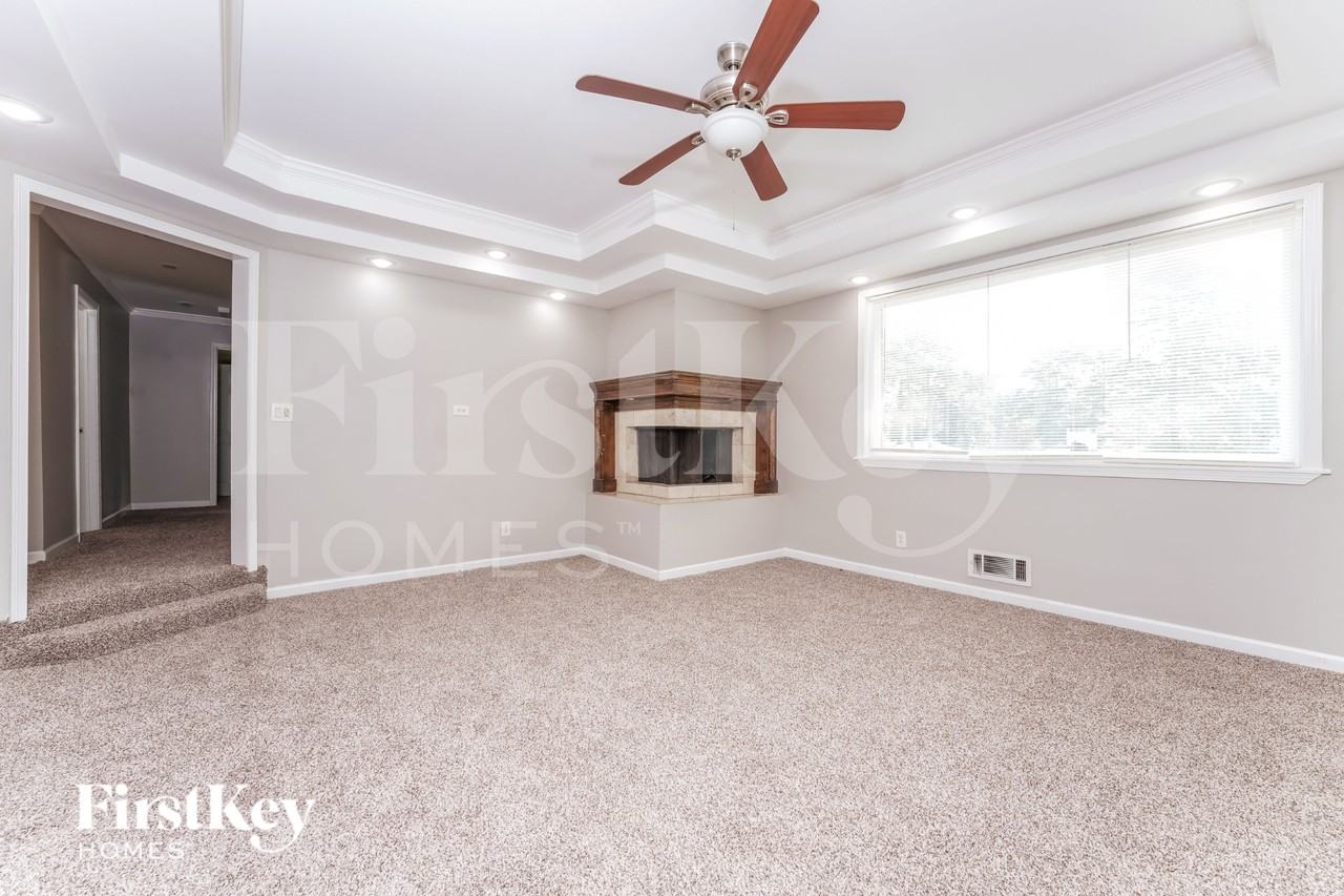 3393 Woods Dr - Photo 2 of 19