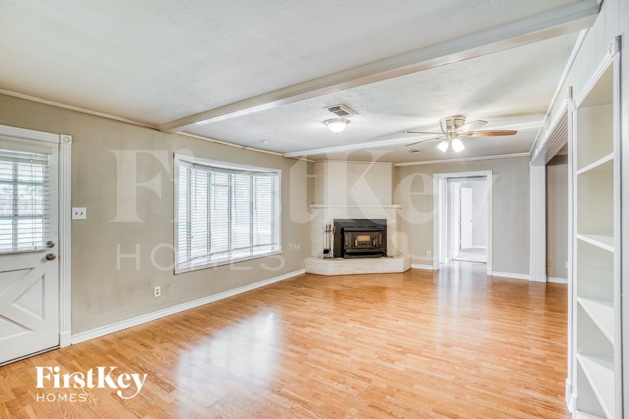 25115 Burrard St - Photo 3 of 19