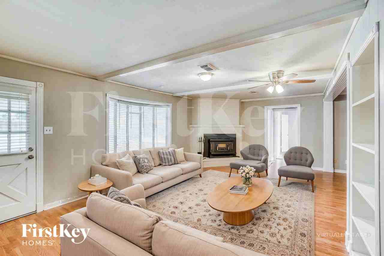 25115 Burrard St - Photo 4 of 19