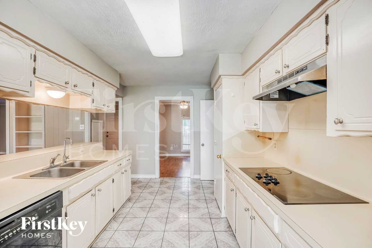 25115 Burrard St - Photo 5 of 19