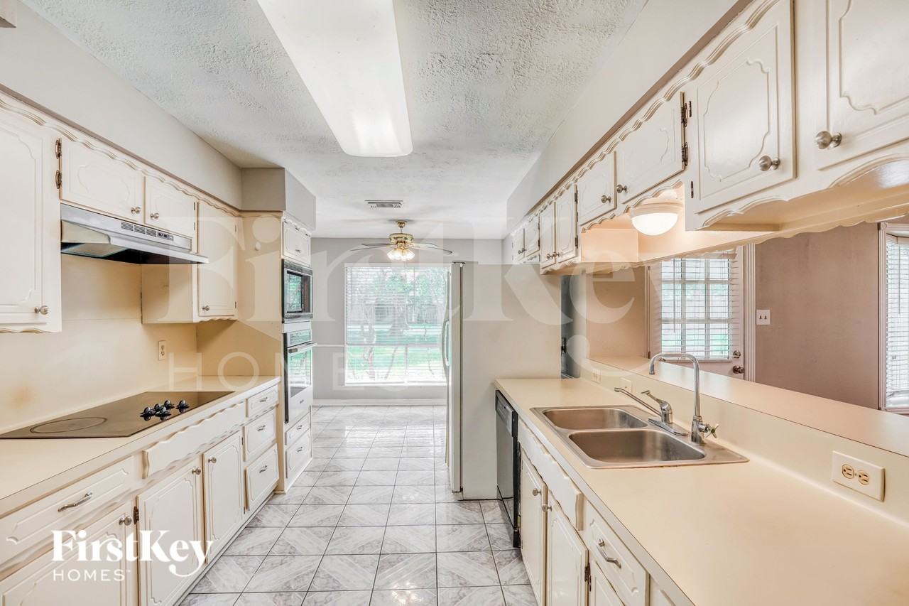 25115 Burrard St - Photo 6 of 19