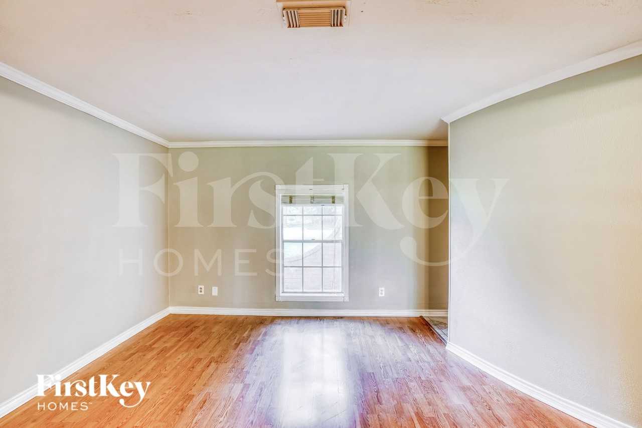 25115 Burrard St - Photo 7 of 19