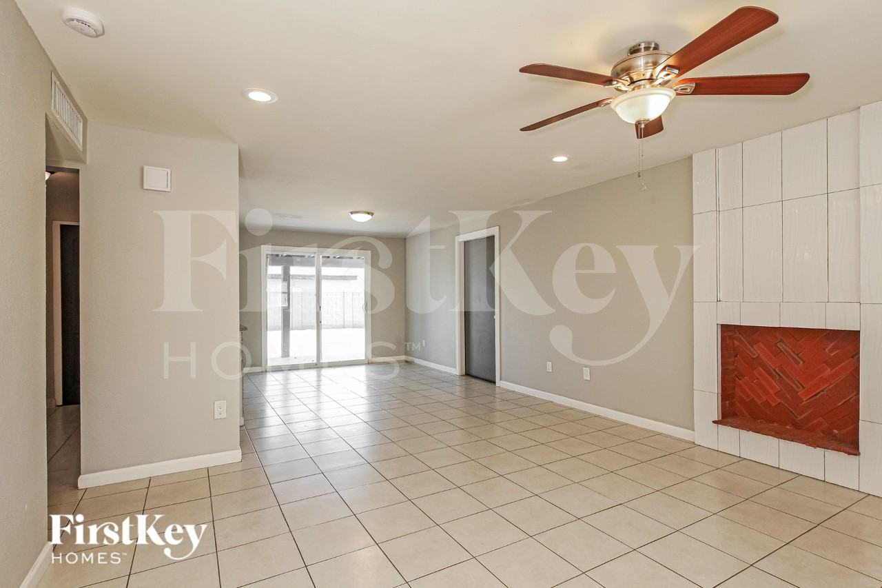 14049 N 37th Way - Photo 2 of 19