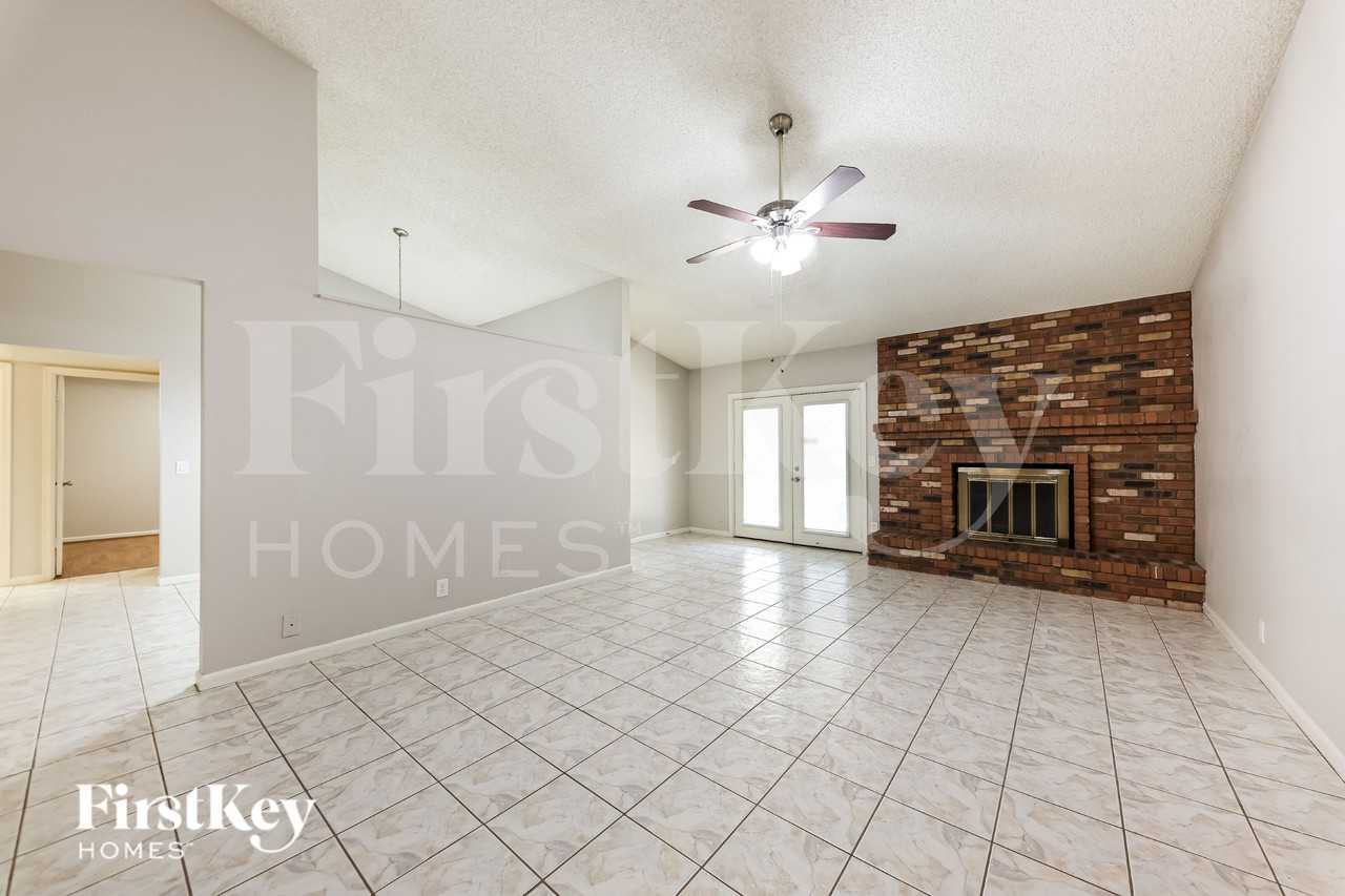 12925 N 73rd Ave - Photo 3 of 19