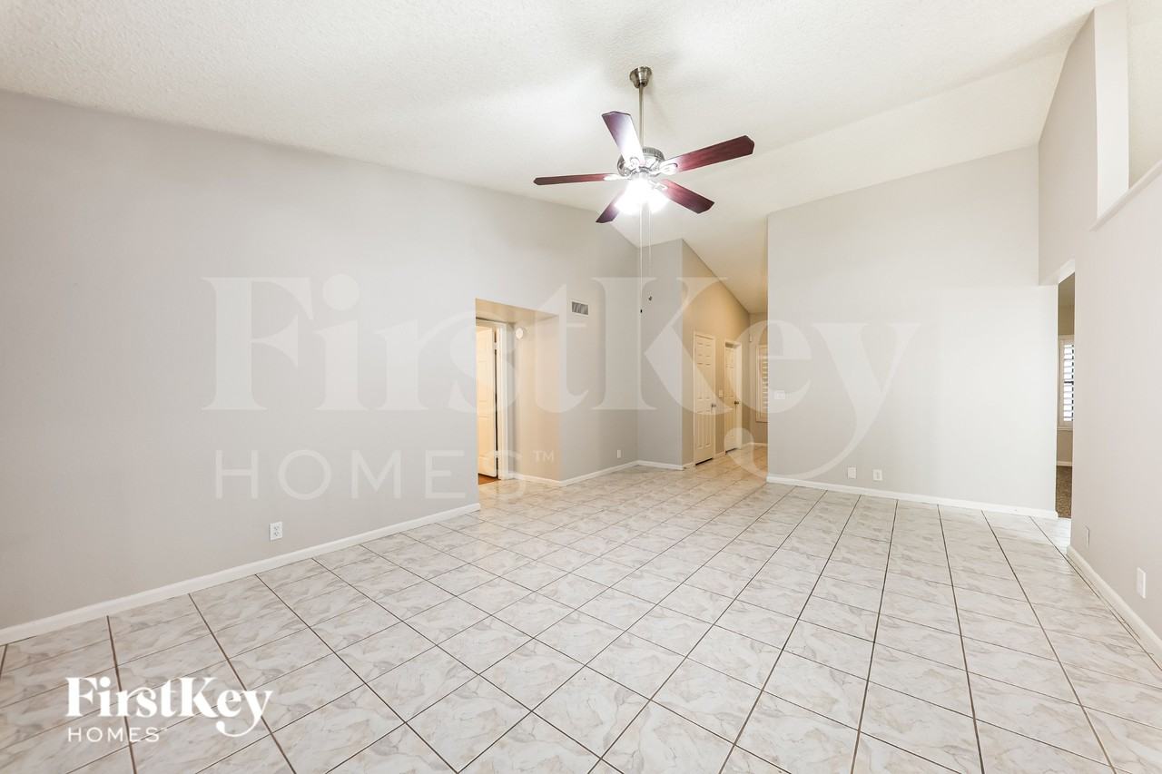 12925 N 73rd Ave - Photo 5 of 19