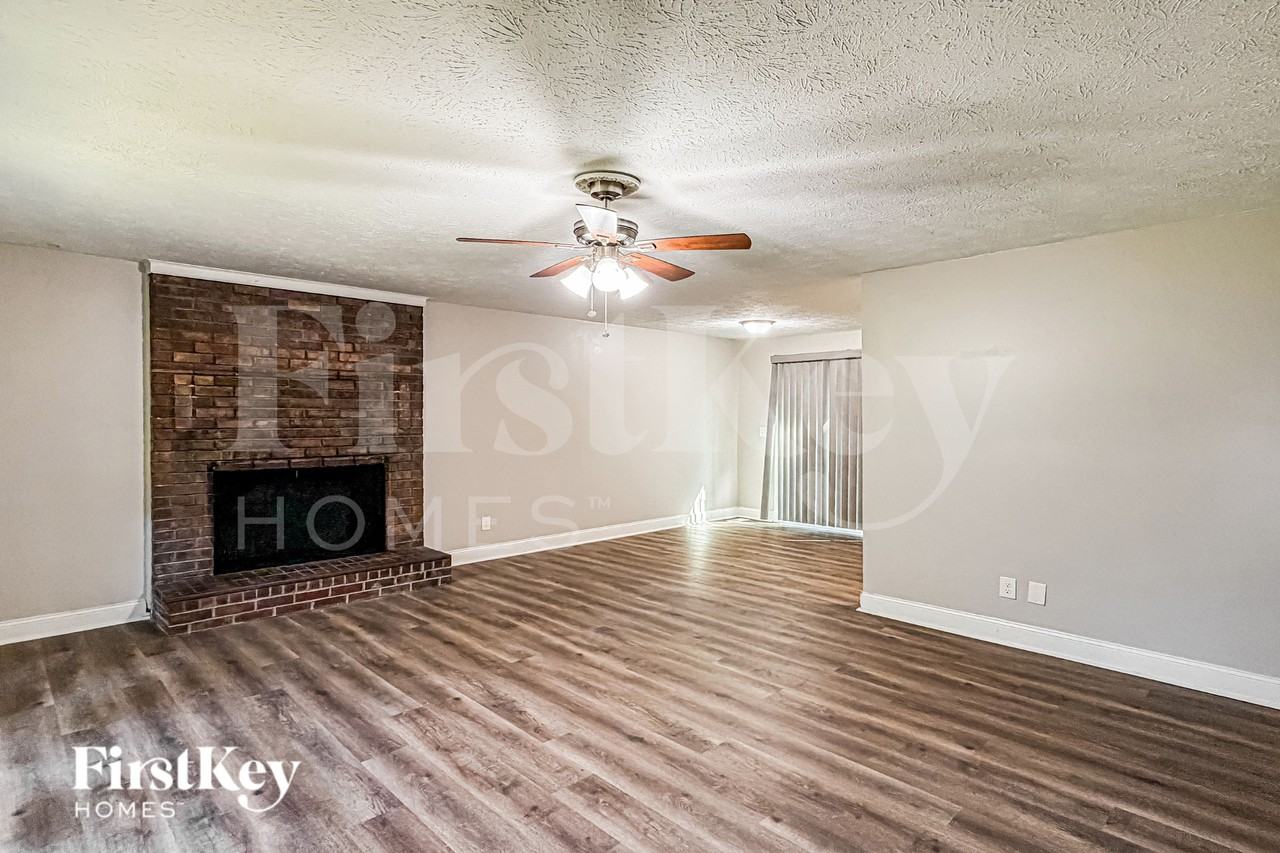 103 Walnut Way - Photo 3 of 19