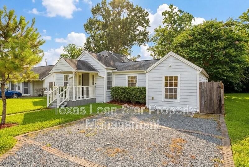 2044 Des Jardines St - Photo 2 of 27