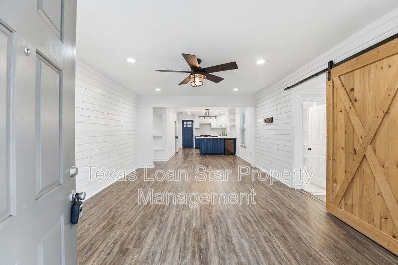 2044 Des Jardines St - Photo 4 of 27