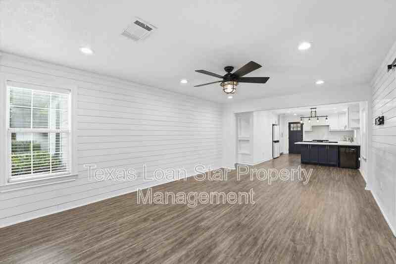 2044 Des Jardines St - Photo 7 of 27