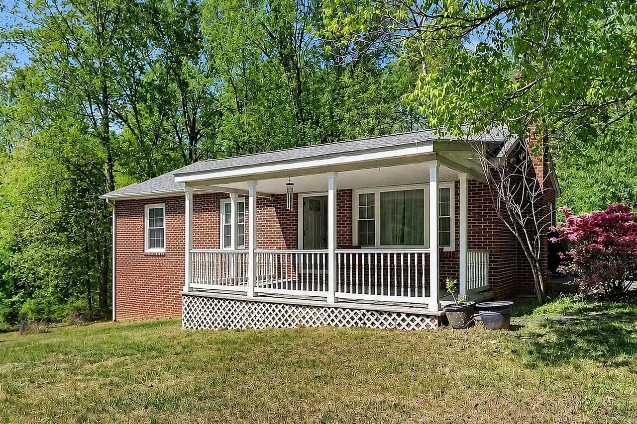 703 Oak Creek Rd - Photo 2 of 27