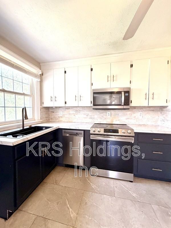 2709 Old Forest Rd - Photo 2 of 10