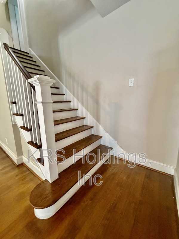 2709 Old Forest Rd - Photo 7 of 10