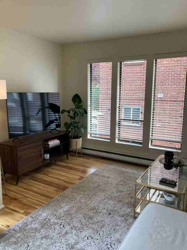 2633 Franklin Ave E #201 - Photo 3 of 8