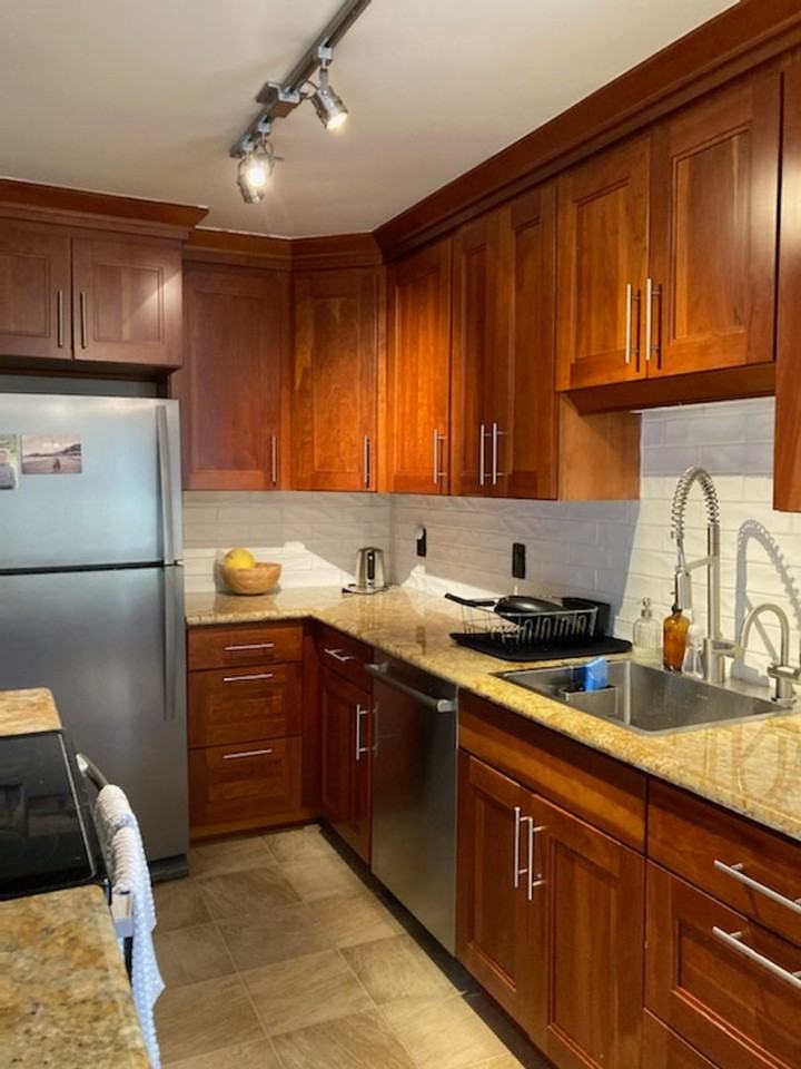2633 Franklin Ave E #201 - Photo 5 of 8