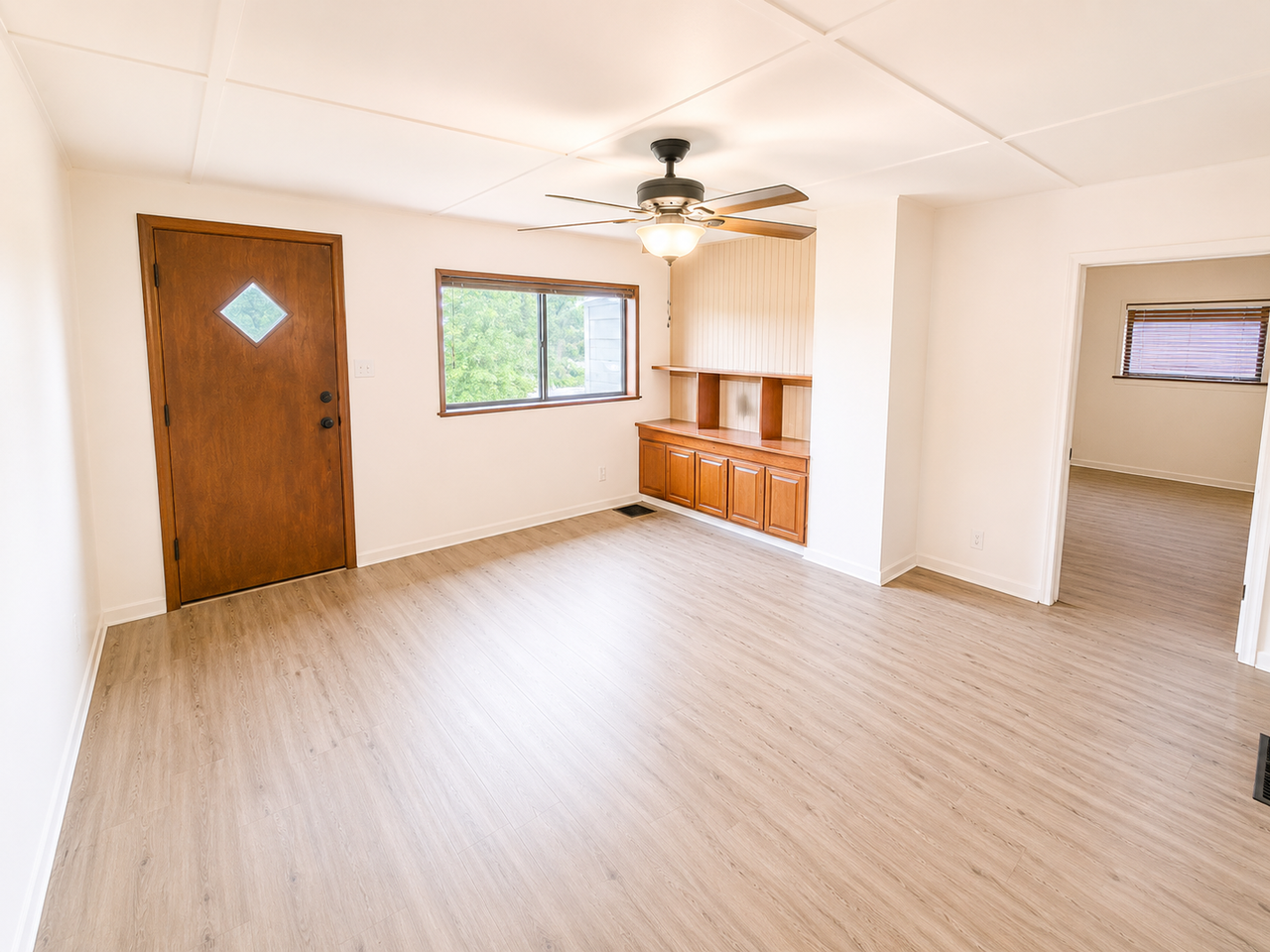 1445 Hulton Rd - Photo 2 of 19