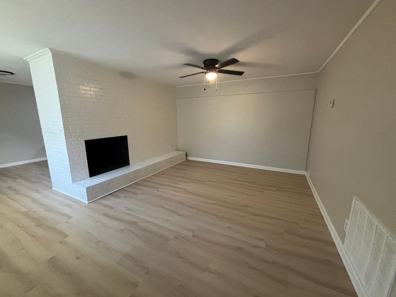2608 E Cavett Dr - Photo 2 of 15