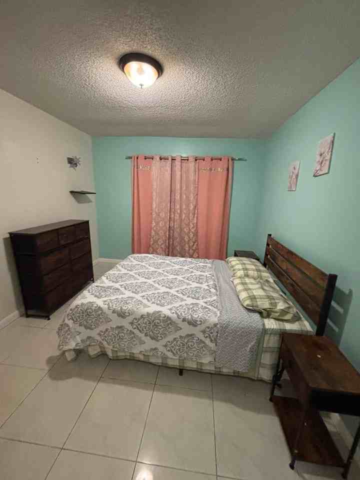 1133 Se 13th Ter - Photo 2 of 11
