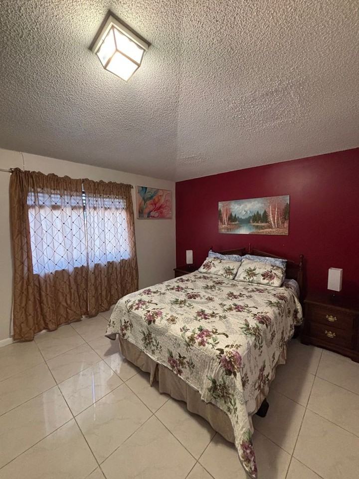 1133 Se 13th Ter - Photo 3 of 11