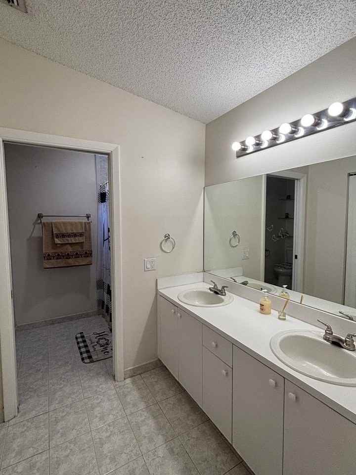 1133 Se 13th Ter - Photo 5 of 11