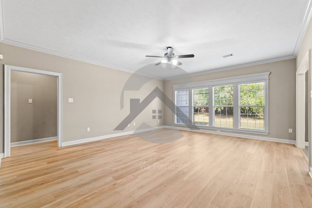 3005 Plateau Dr - Photo 2 of 10