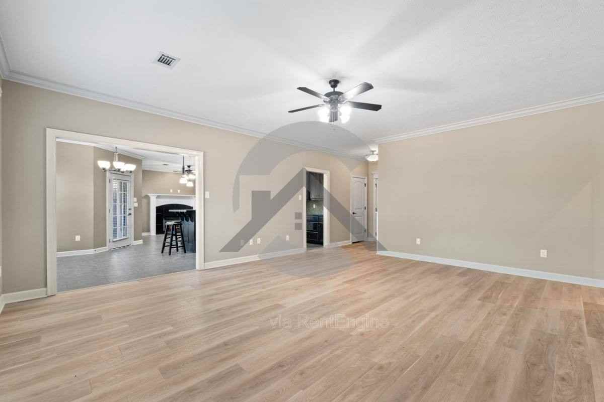 3005 Plateau Dr - Photo 3 of 10