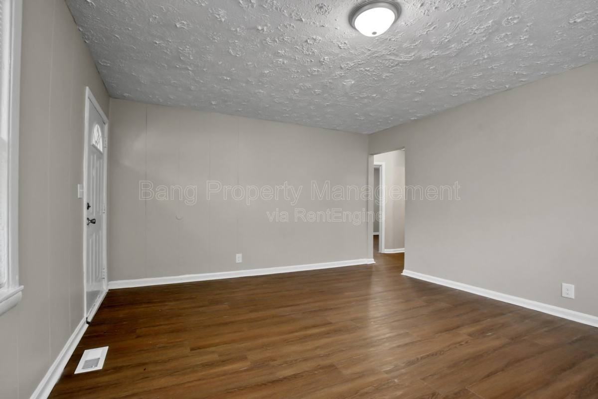 318 N 43rd St - Photo 2 of 10