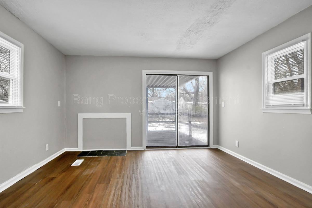 318 N 43rd St - Photo 7 of 10