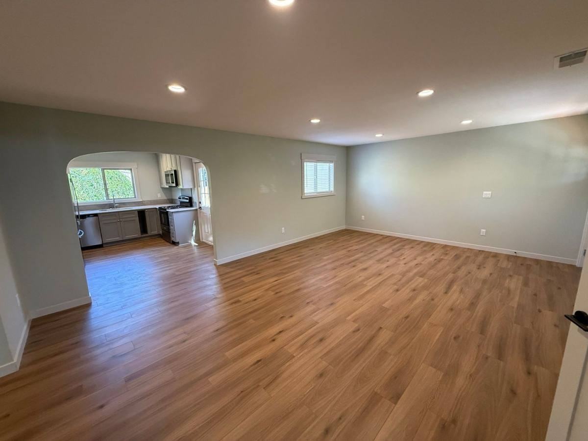 805 Boxwood Ln Se - Photo 2 of 10
