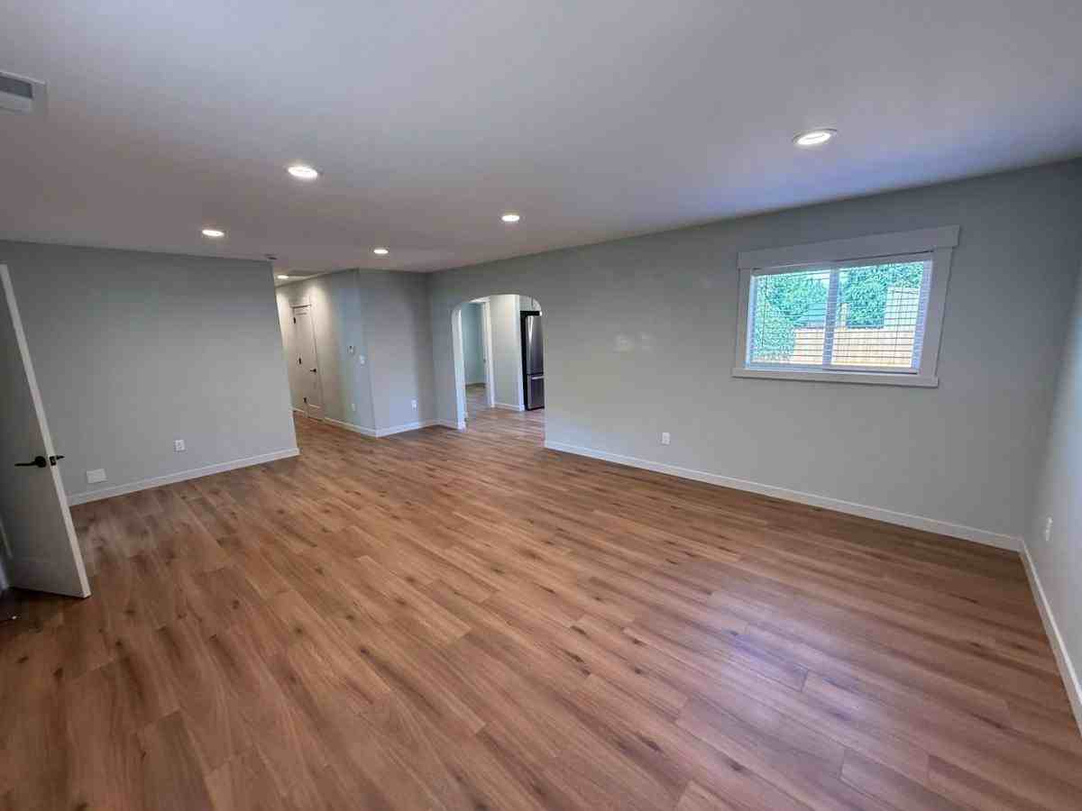 805 Boxwood Ln Se - Photo 3 of 10