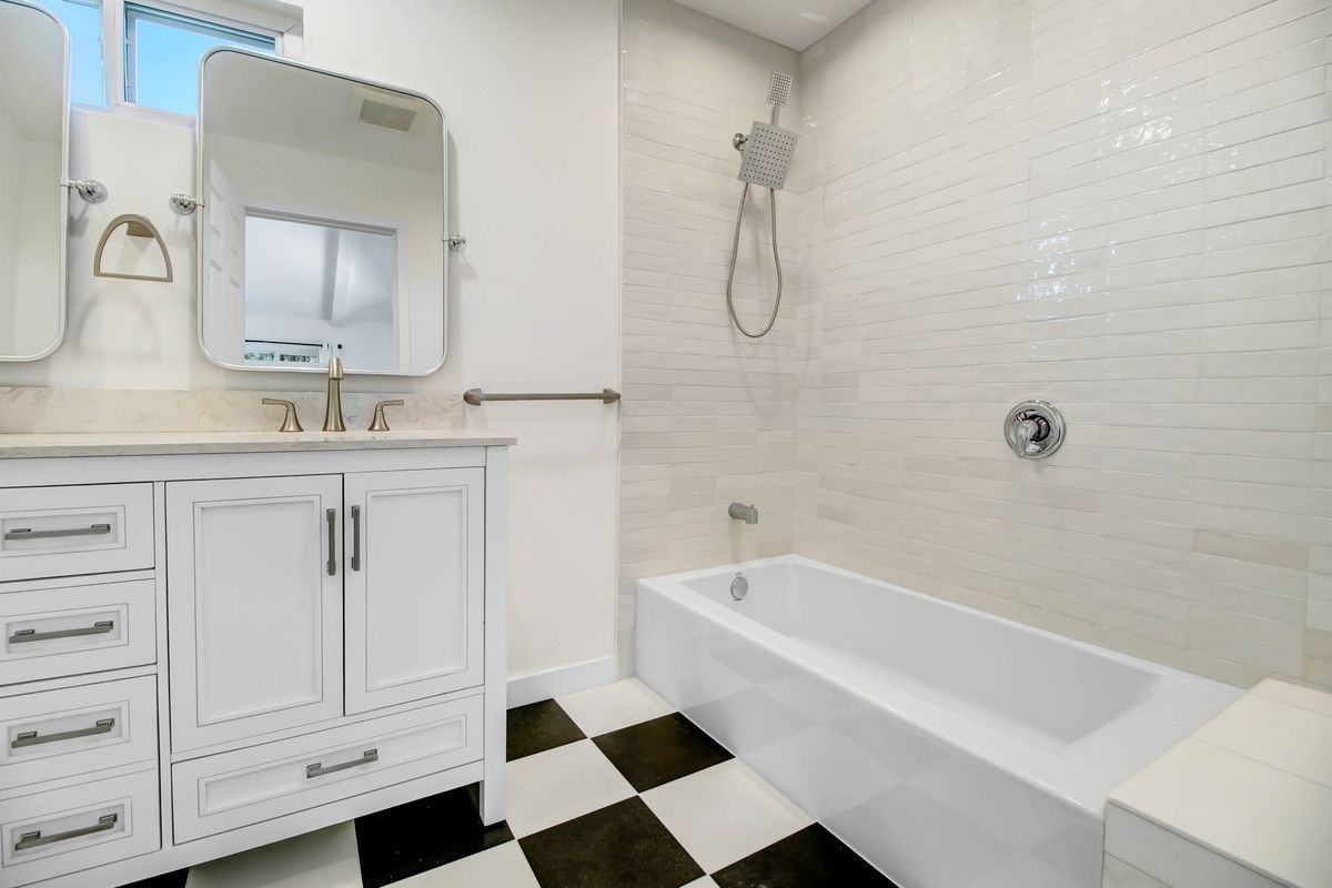 2401 Olive Ave - Photo 2 of 30