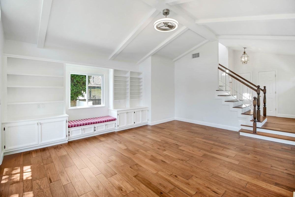2401 Olive Ave - Photo 5 of 30
