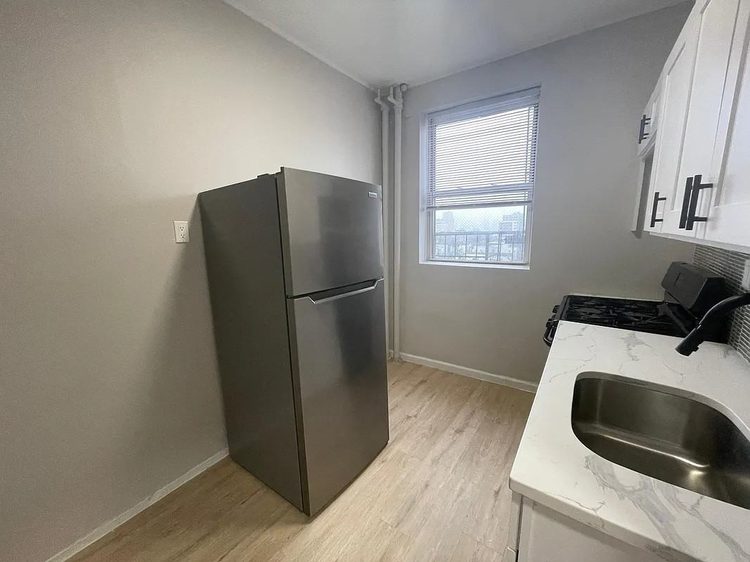 629 Bergen Ave #506 - Photo 2 of 5