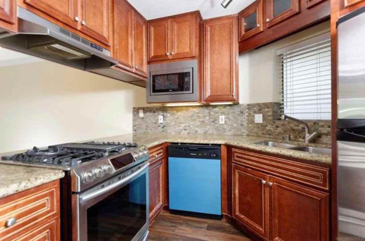 7509 Draper Ave - Photo 3 of 3