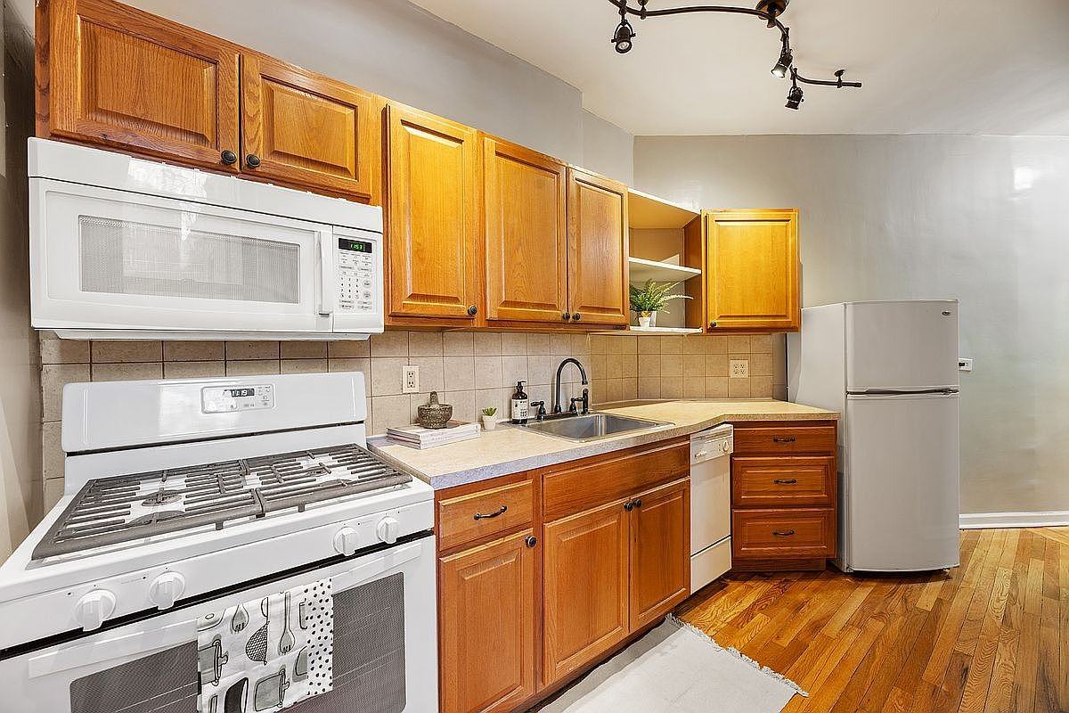 3875 Waldo Ave #7P - Photo 2 of 7
