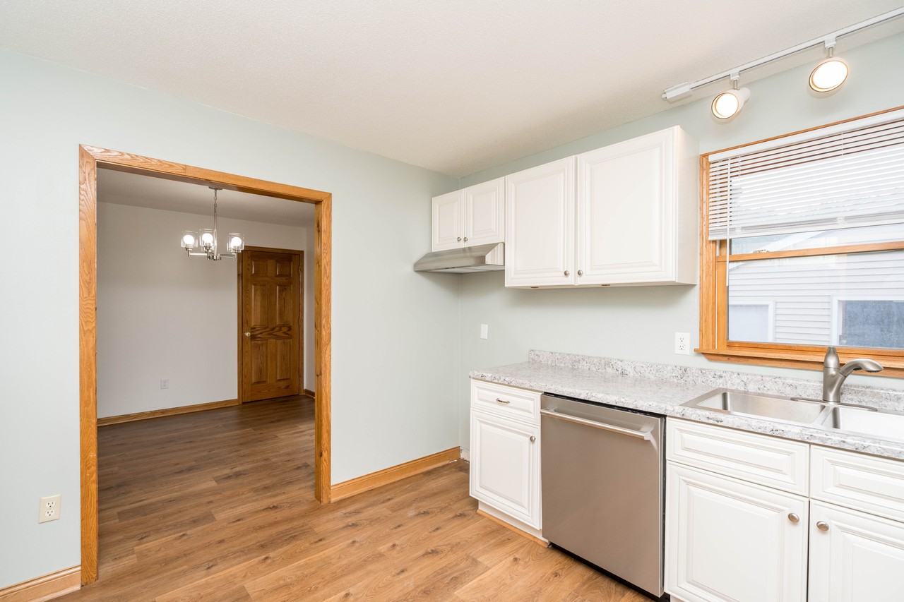 325 Ne 6th St #NA - Photo 3 of 33