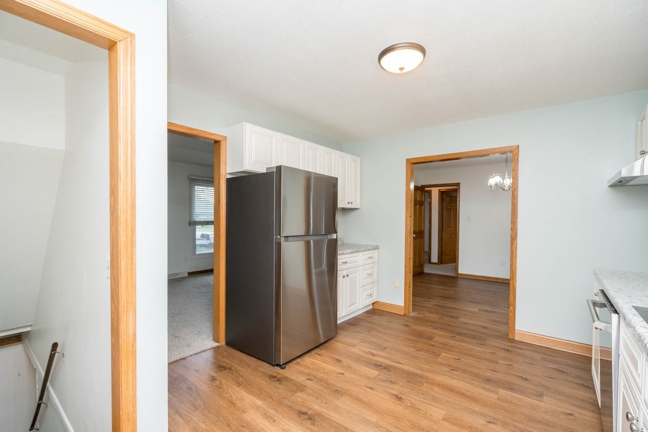 325 Ne 6th St #NA - Photo 5 of 33