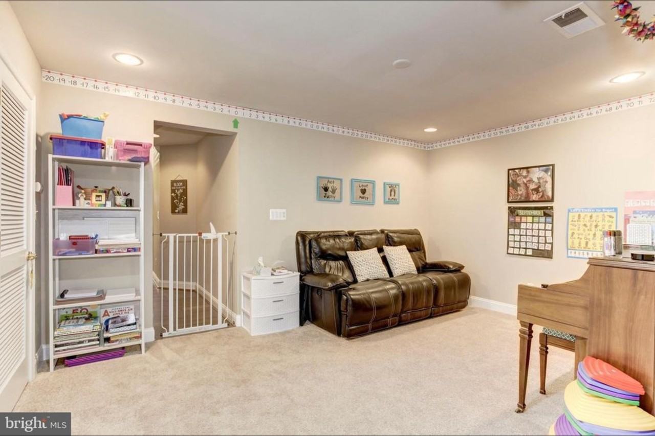 8990 Brewer Creek Pl - Photo 4 of 33