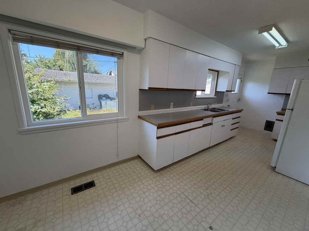 7845 Cambie Street - Photo 7 of 20