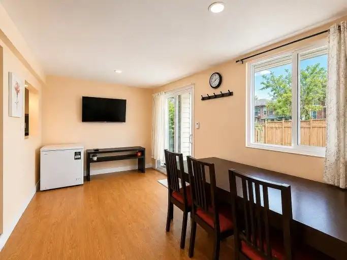 7031 Lindsay Rd - Photo 4 of 21