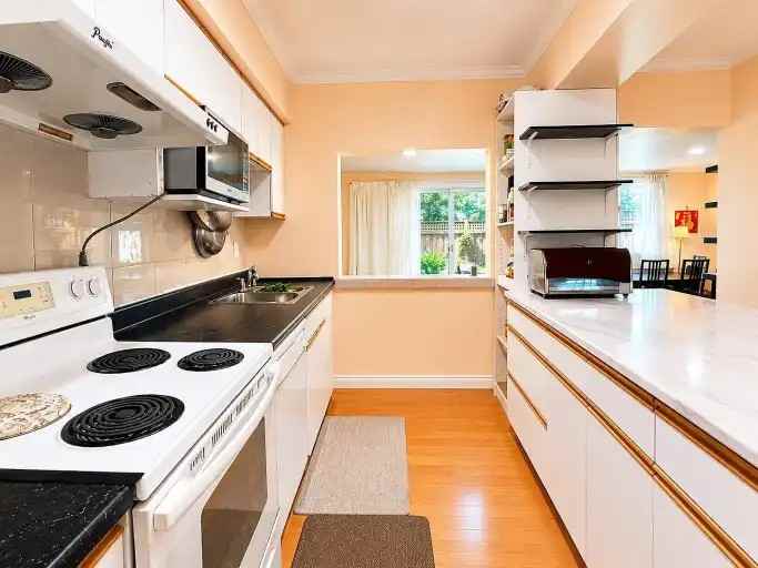 7031 Lindsay Rd - Photo 6 of 21